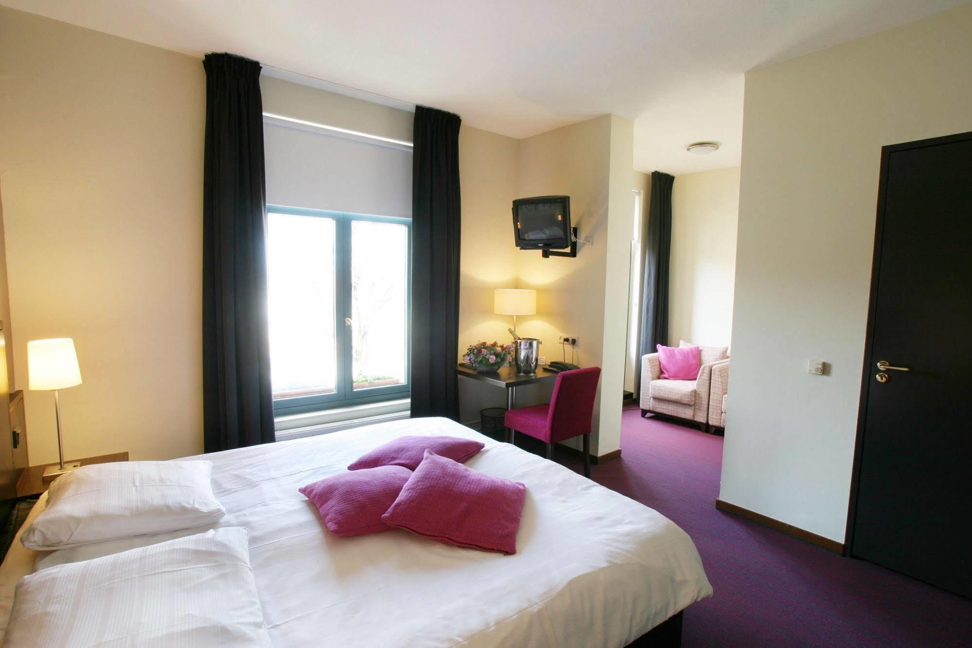 Hotel Munten Weert Exterior photo